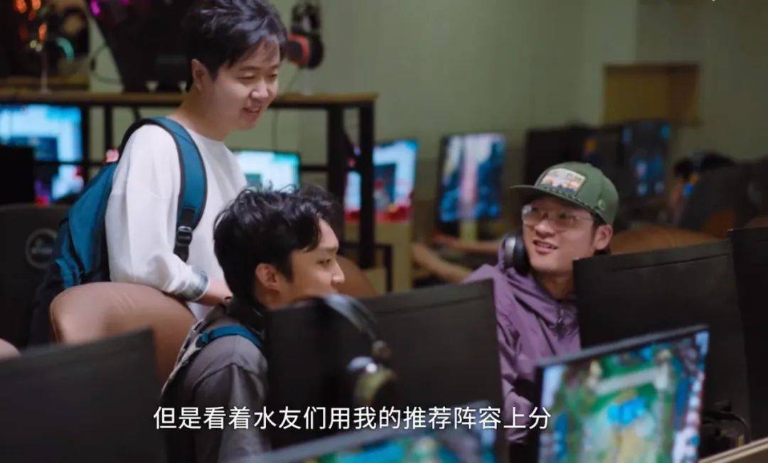 Uzi迎来十五赛季出色发挥，FPX观众热烈欢呼！