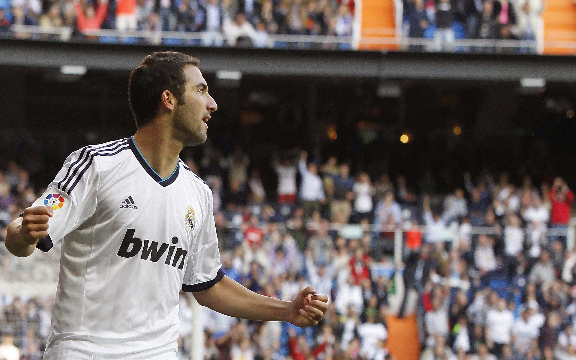 数据复盘：利雅得新月次回合对阵广州队，浓眉效率值爆表的简单介绍